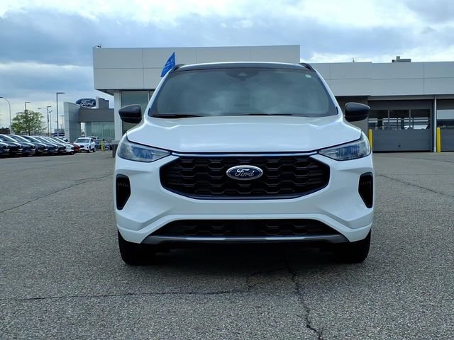 Certified 2023 Ford Escape ST-Line w/ Tech Pack #1 AWD/4WD image 2