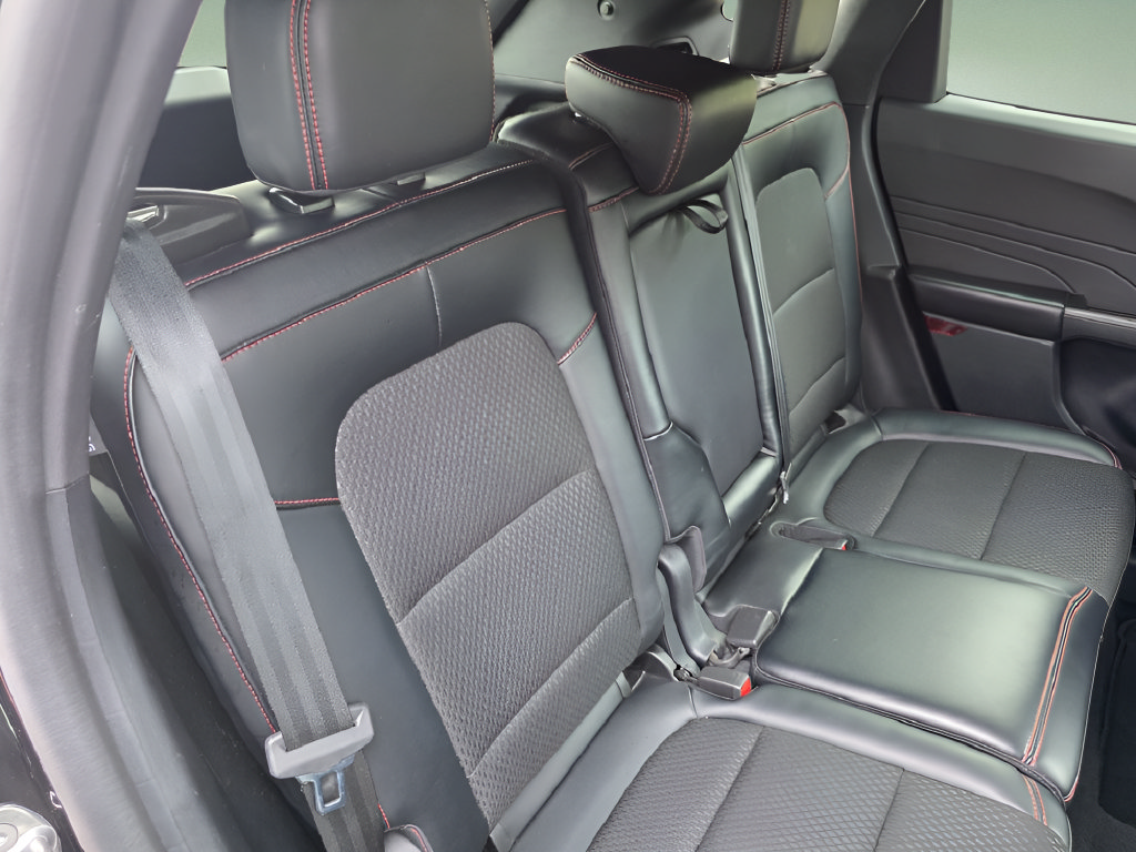 Certified 2025 Ford Escape ST-Line AWD/4WD image 28
