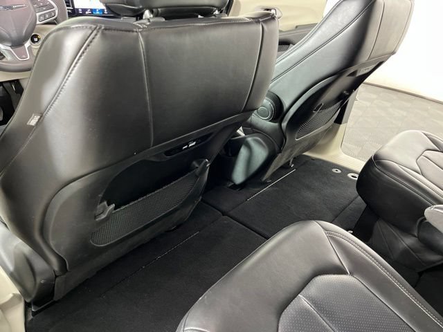 Used 2023 Chrysler Pacifica Touring-L FWD image 40
