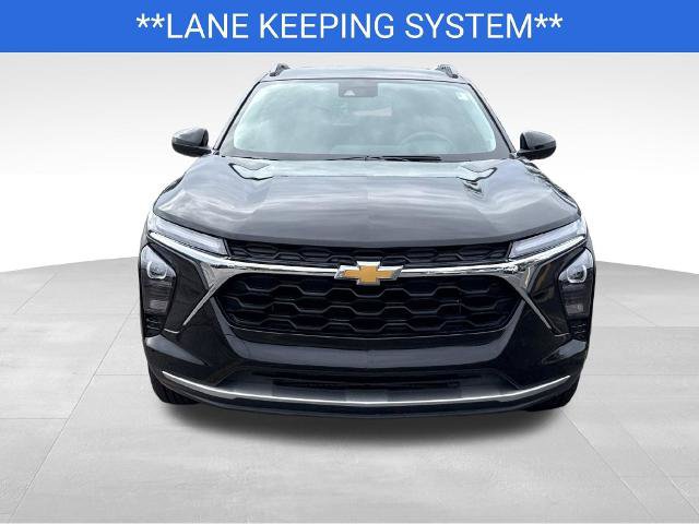 Used 2025 Chevrolet Trax LT FWD image 3