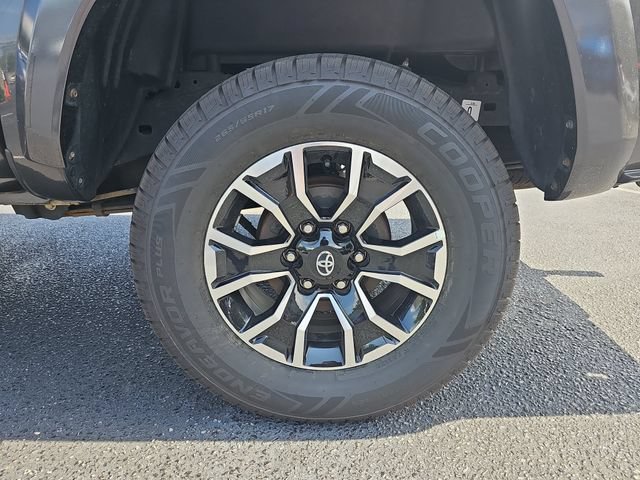 Used 2022 Toyota Tacoma TRD Sport w/ Technology Package RWD image 9