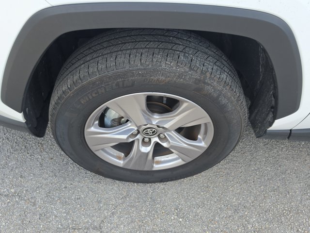 Used 2025 Toyota RAV4 XLE FWD image 12