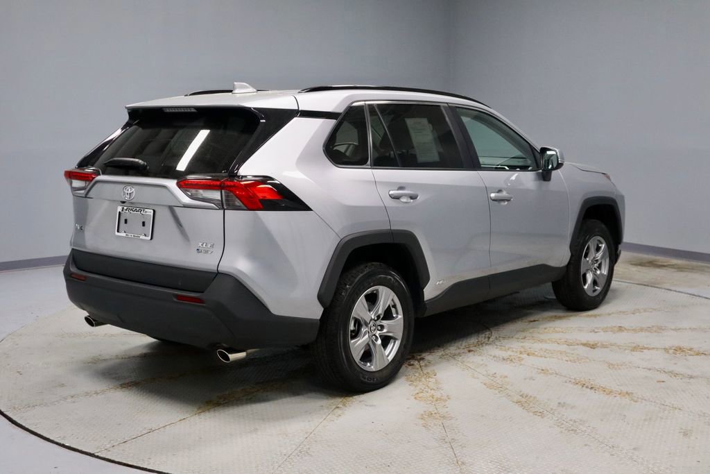 Used 2025 Toyota RAV4 XLE AWD/4WD image 5