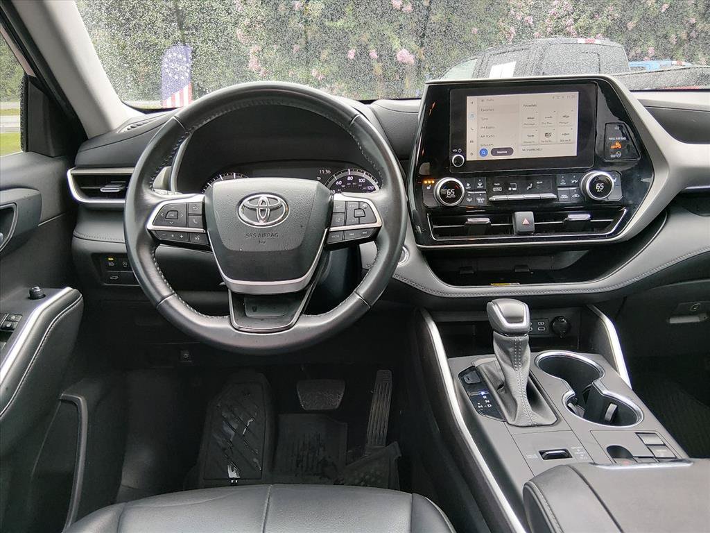 Used 2023 Toyota Highlander XLE FWD image 11