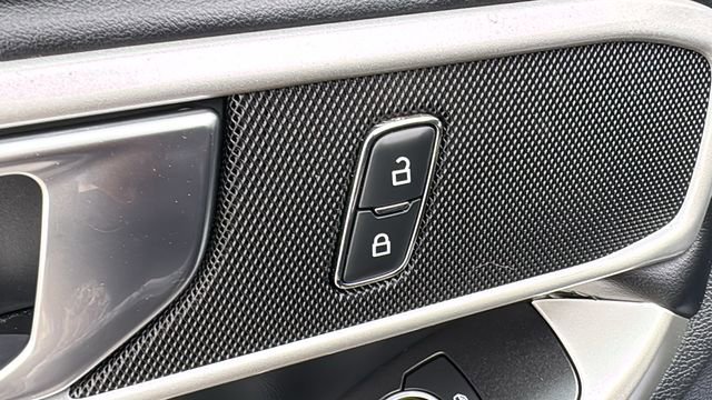 Certified 2022 Ford Explorer XLT w/ Equipment Group 202A image 12