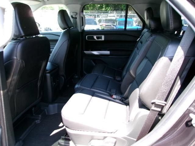 Certified 2023 Ford Explorer XLT w/ Equipment Group 202A AWD/4WD image 9