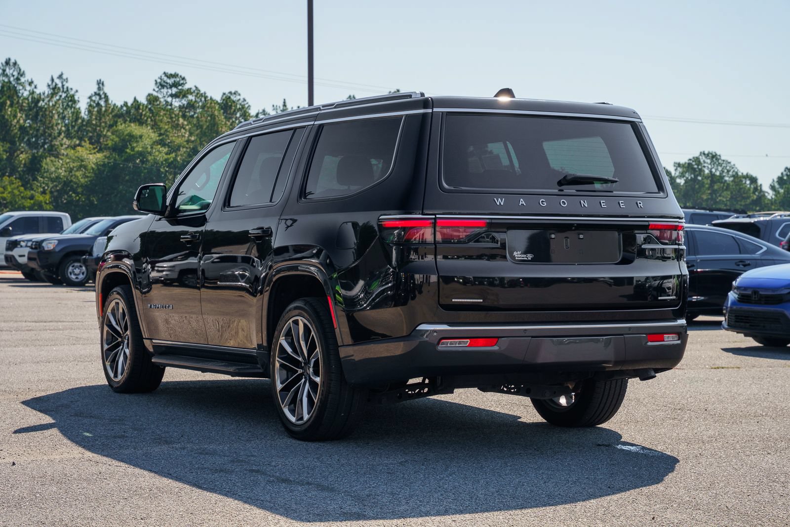 Used 2022 Jeep Wagoneer Series II w/ Premium Group I AWD/4WD image 5
