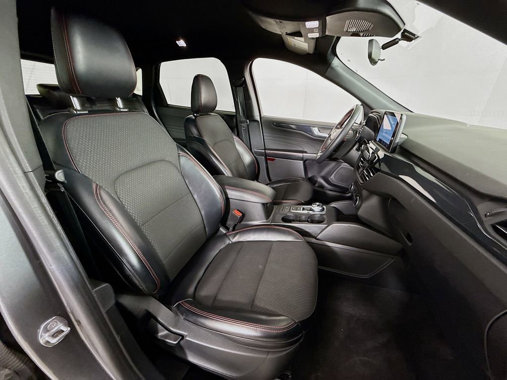Certified 2024 Ford Escape ST-Line w/ Cold Weather Package image 15