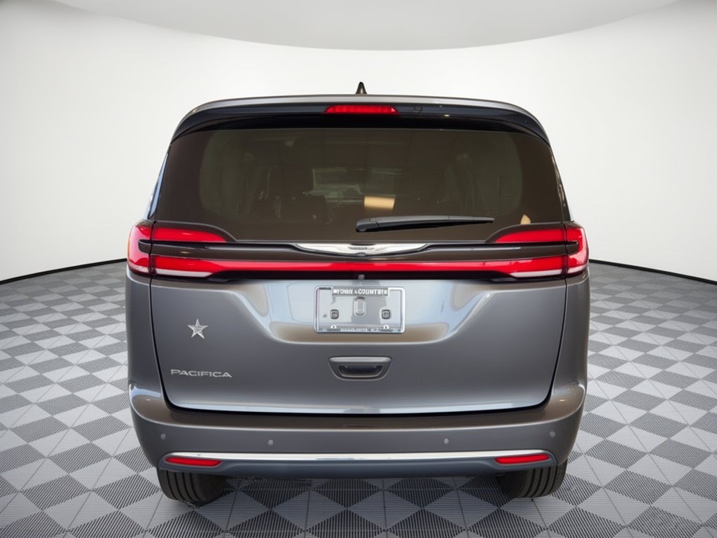 Used 2023 Chrysler Pacifica Touring-L FWD image 11
