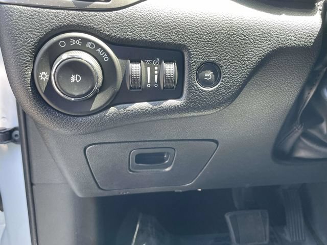 Used 2019 Jeep Cherokee Latitude Plus w/ Comfort/Convenience Group FWD image 14