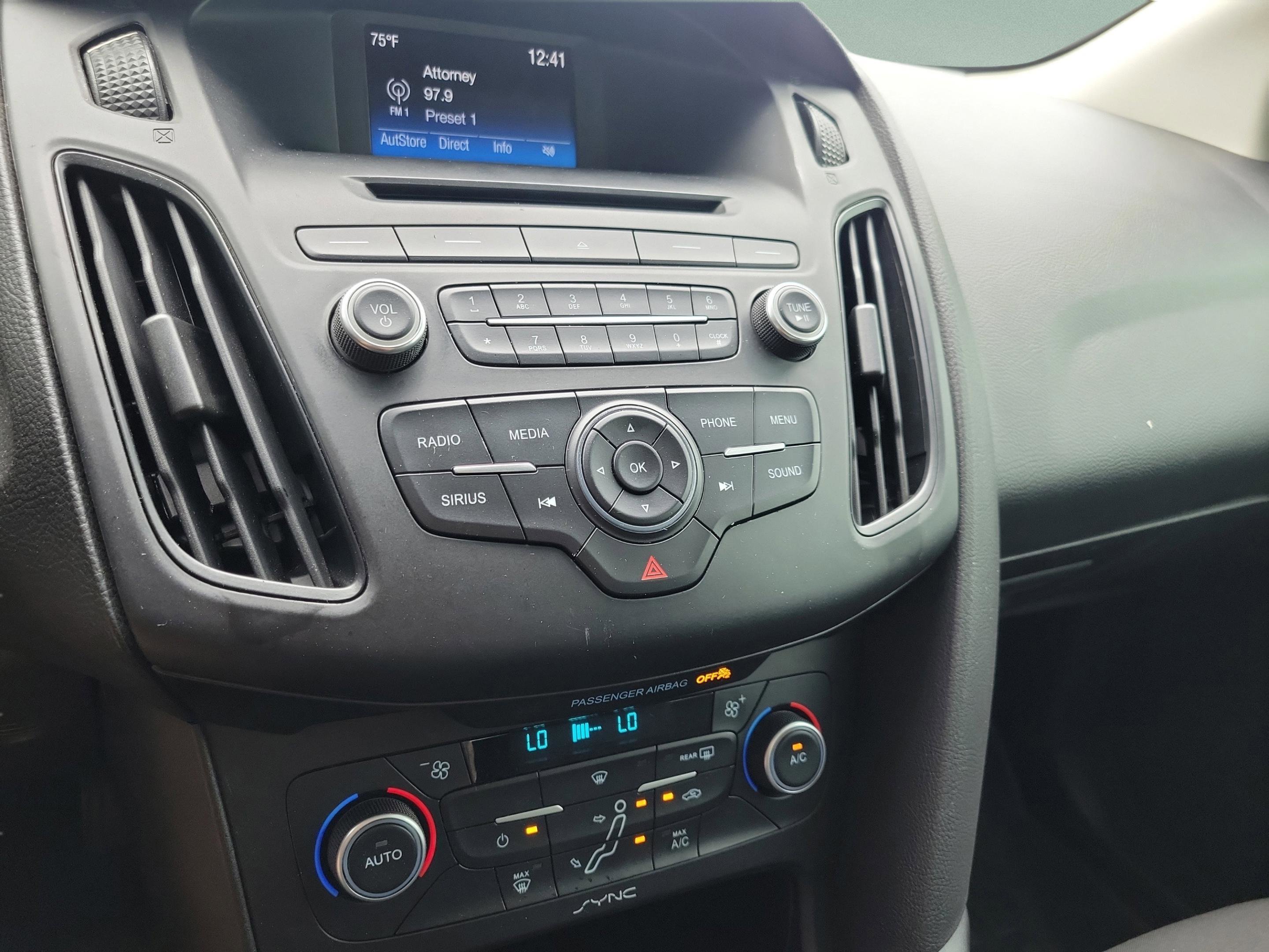 Certified 2017 Ford Focus SE FWD image 29