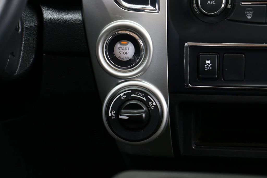 Used 2019 Nissan Titan SV AWD/4WD image 28