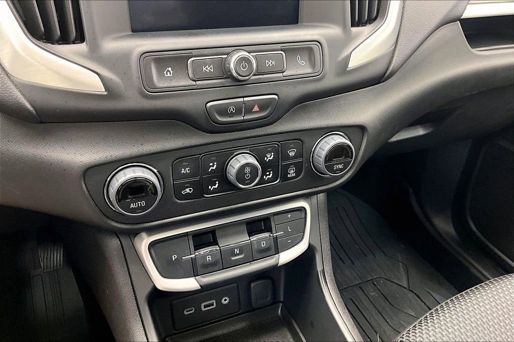 Used 2024 GMC Terrain SLE w/ Driver Convenience Package image 31