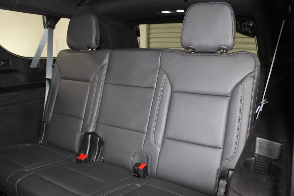 Used 2023 Chevrolet Suburban Z71 w/ Luxury Package image 29