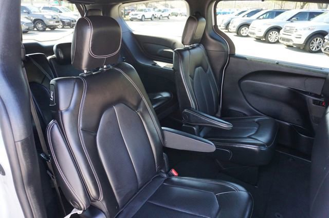 Used 2023 Chrysler Pacifica Touring-L w/ S Appearance Package image 17