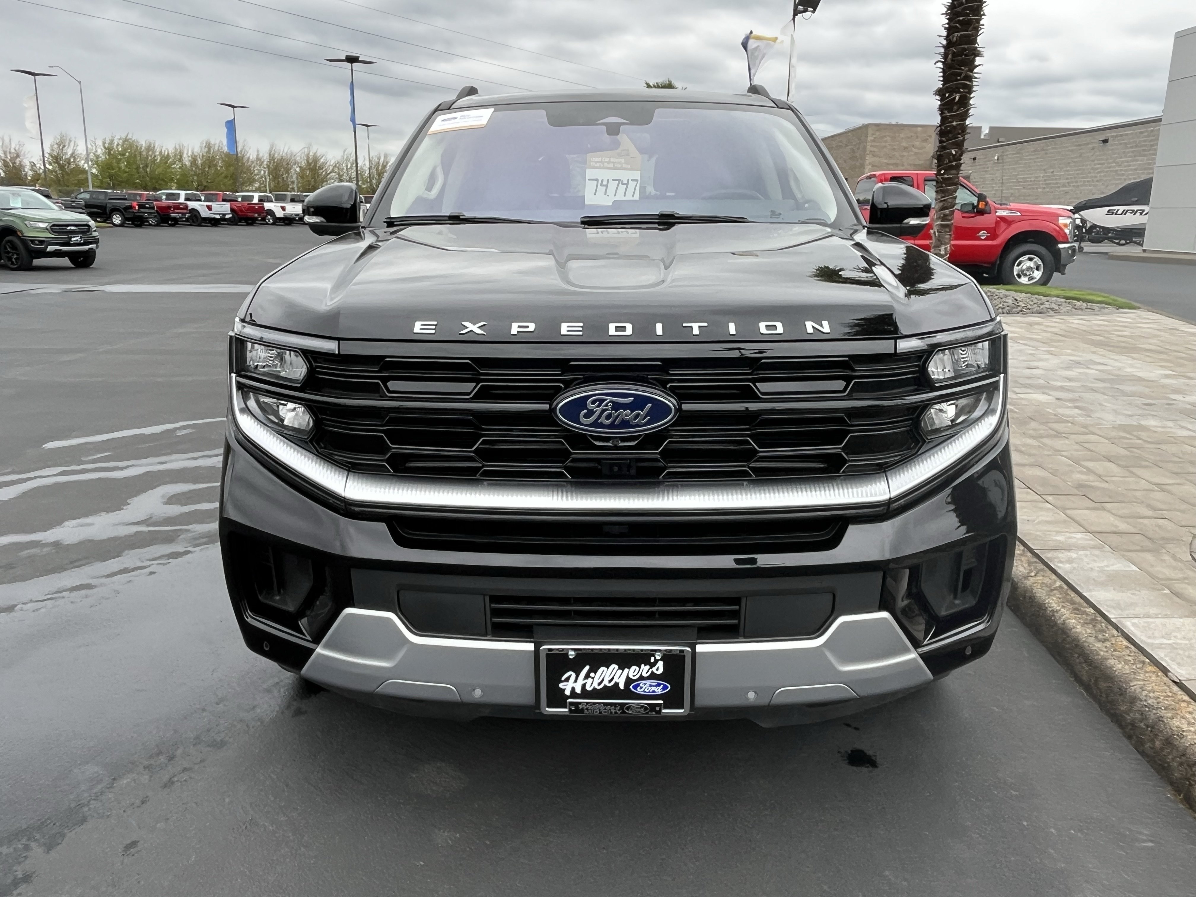 Certified 2025 Ford Expedition Platinum AWD/4WD image 5