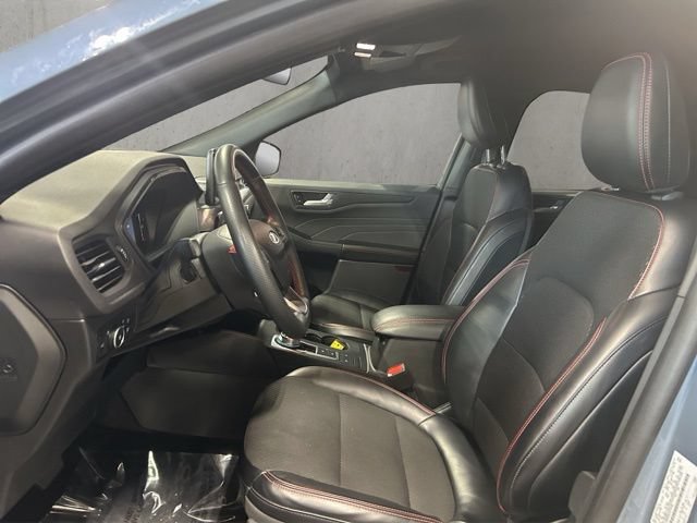 Certified 2025 Ford Escape ST-Line Select AWD/4WD image 9