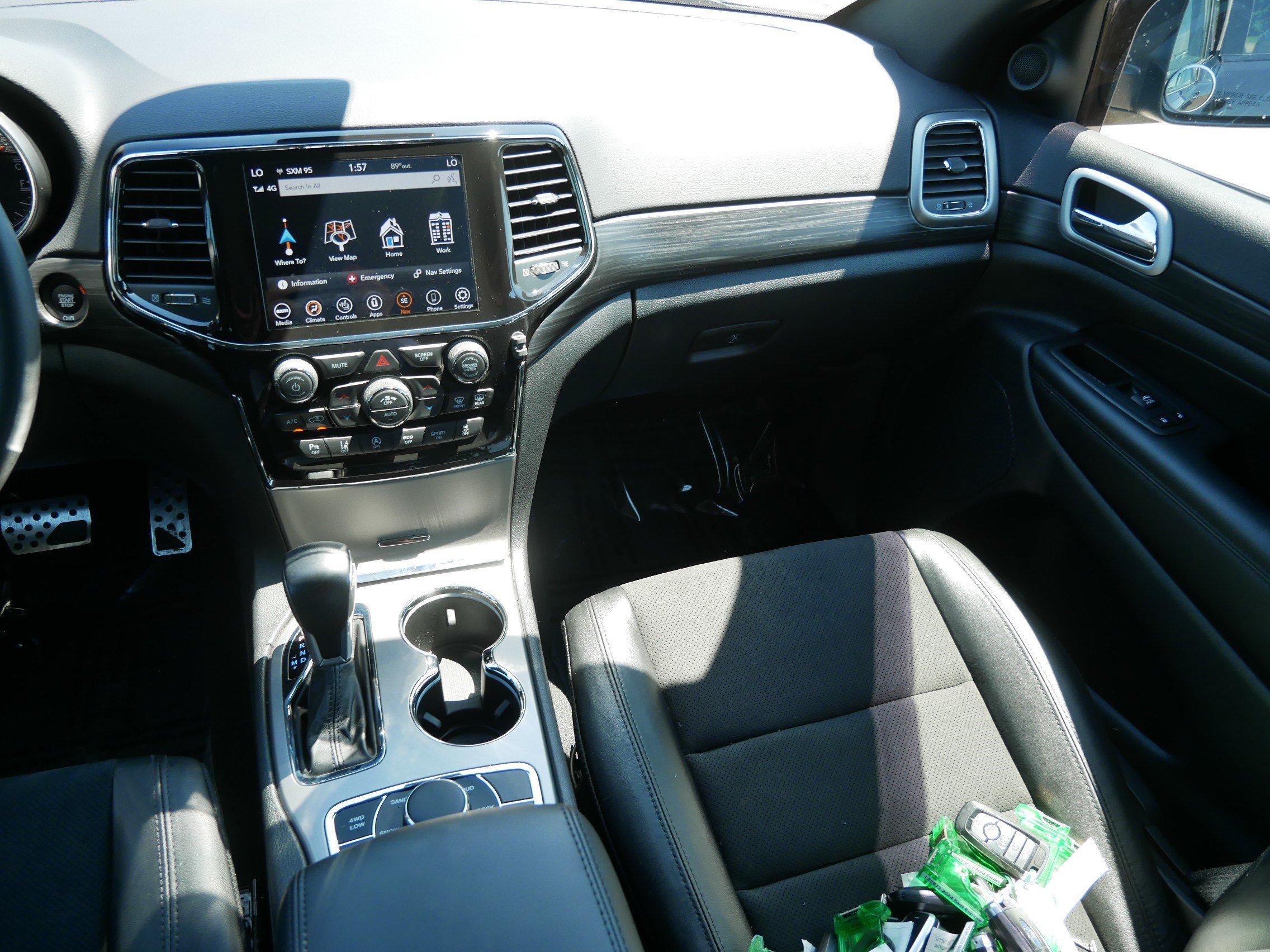 Used 2022 Jeep Grand Cherokee Laredo X AWD/4WD image 11