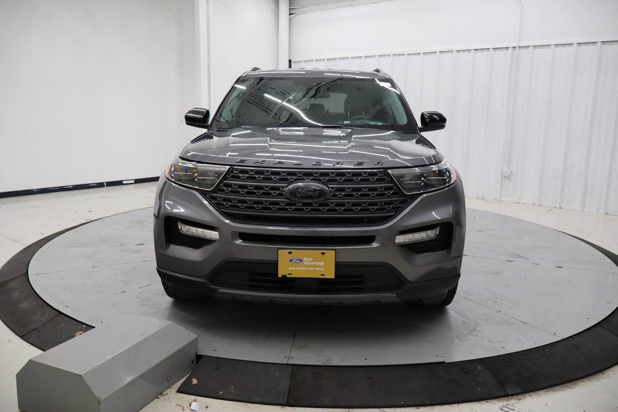 Certified 2022 Ford Explorer XLT w/ Equipment Group 202A image 8