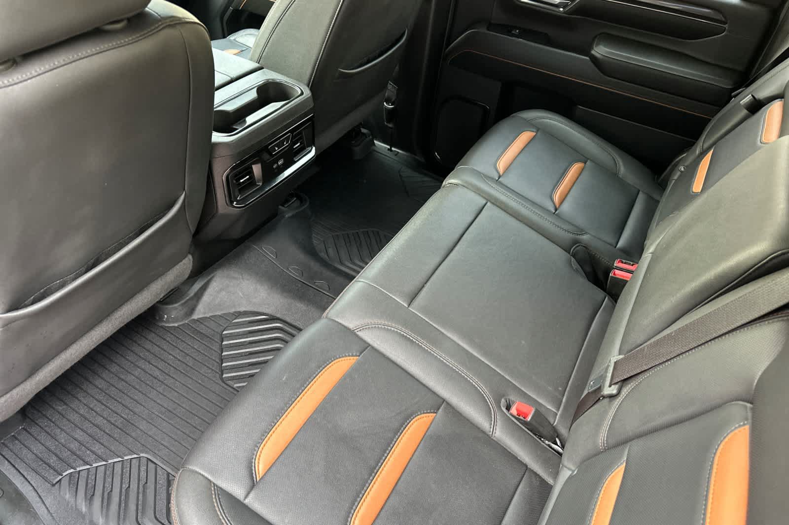 Used 2024 GMC Sierra 2500 AT4 w/ Technology Package AWD/4WD image 4