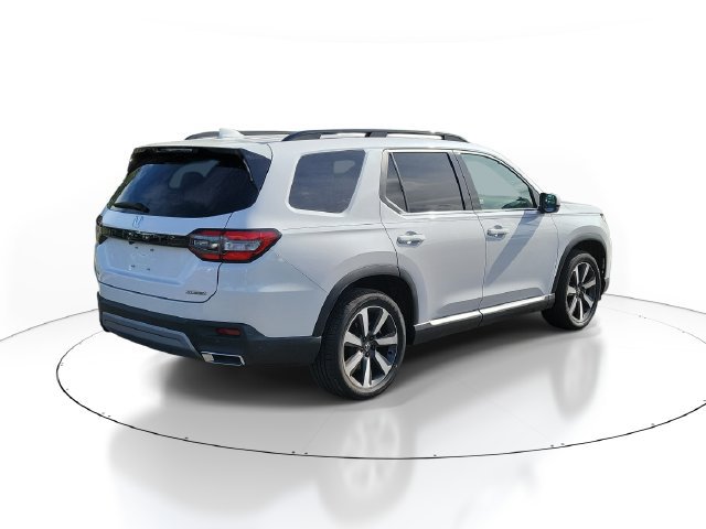 Used 2024 Honda Pilot Touring image 3