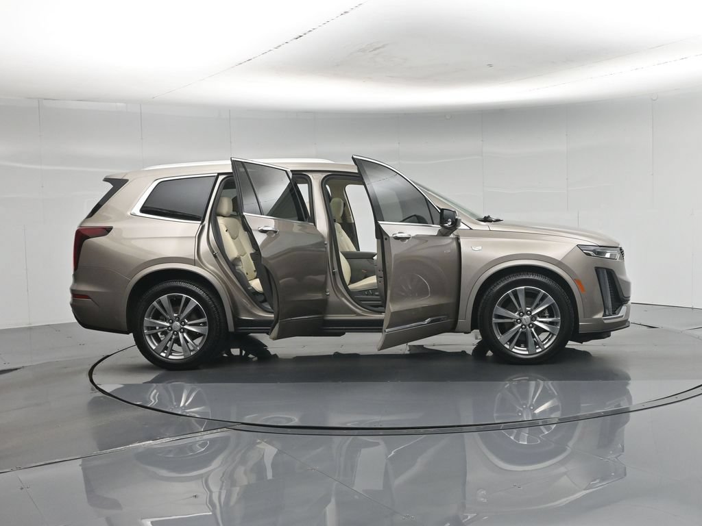 Used 2022 Cadillac XT6 Premium Luxury w/ Technology Package FWD image 5