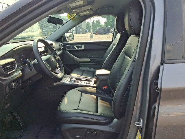 Certified 2023 Ford Explorer XLT w/ Equipment Group 202A AWD/4WD image 13