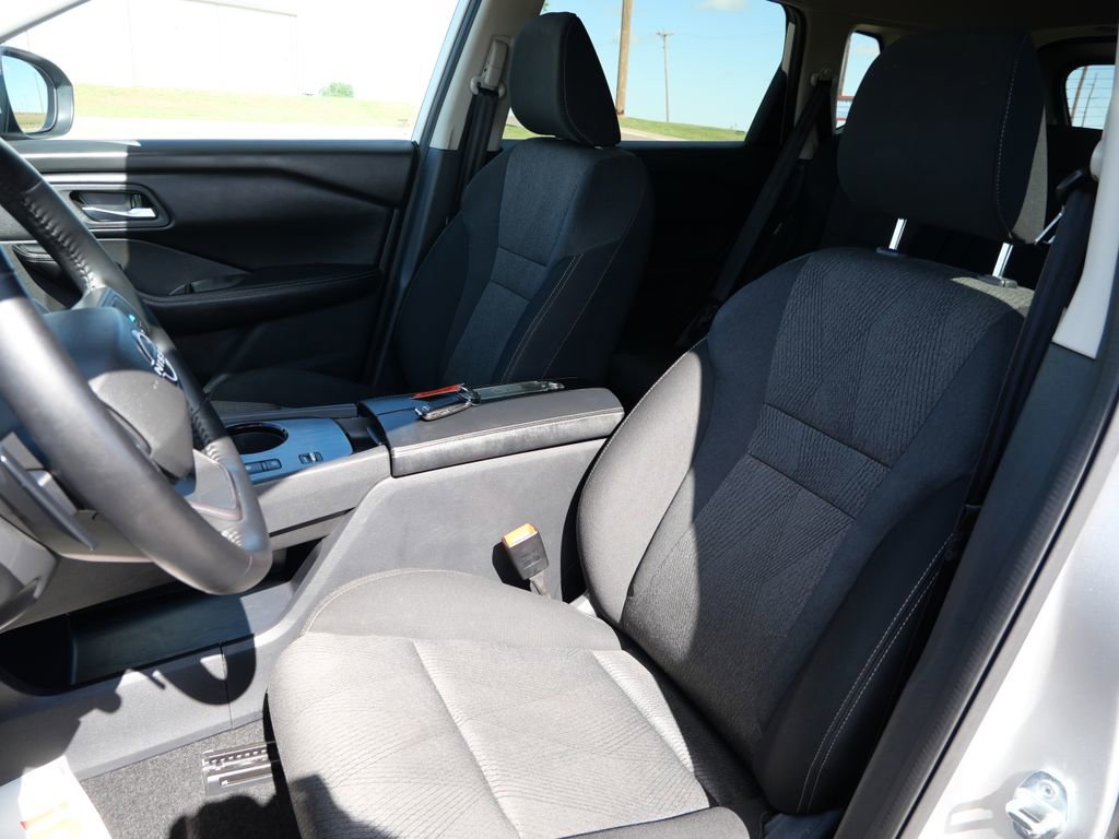 Used 2025 Nissan Rogue SV FWD image 17