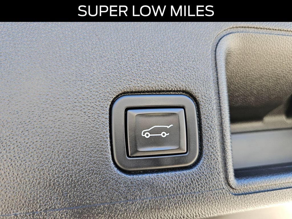 Used 2023 GMC Terrain SLE w/ Driver Convenience Package FWD image 10