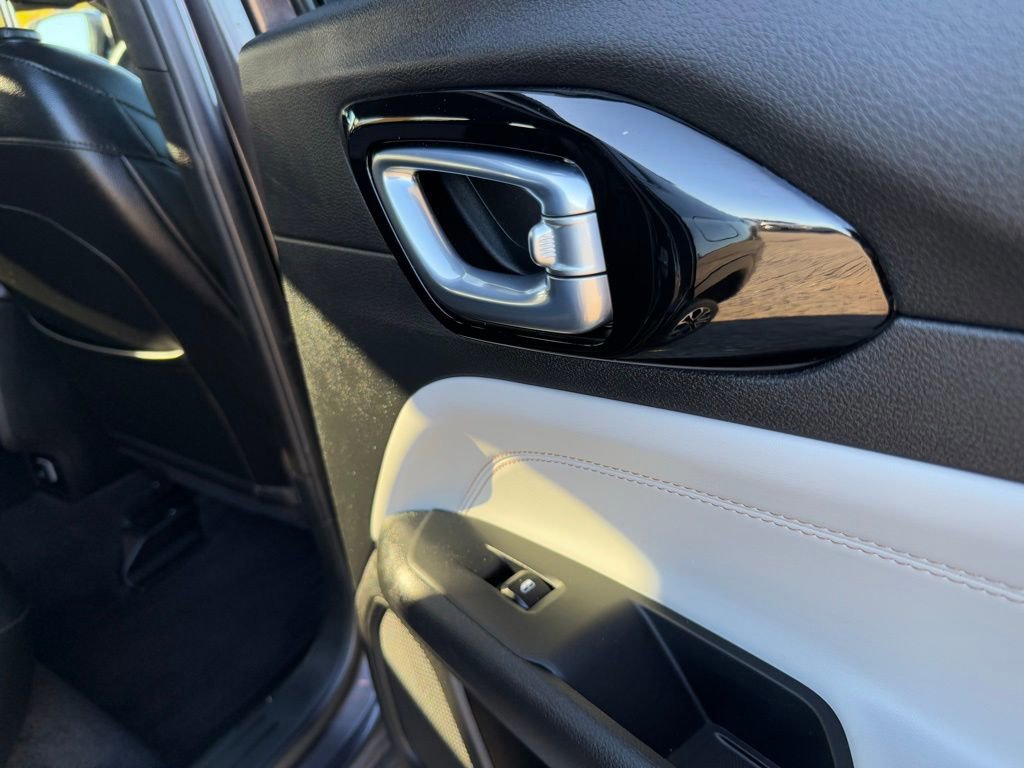 Used 2024 Jeep Compass Limited image 19