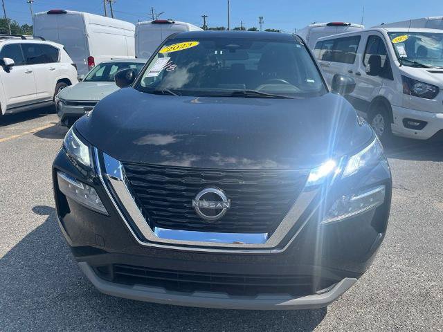 Used 2023 Nissan Rogue SV FWD image 2