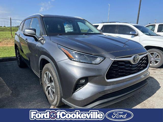 Used 2022 Toyota Highlander XLE AWD/4WD image 1