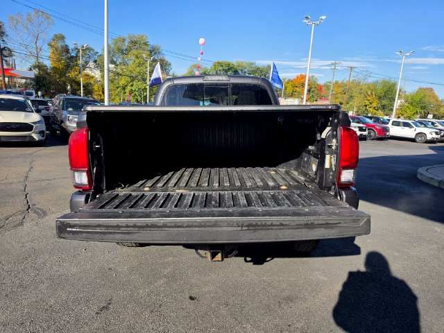 Used 2018 Toyota Tacoma TRD Sport AWD/4WD image 7