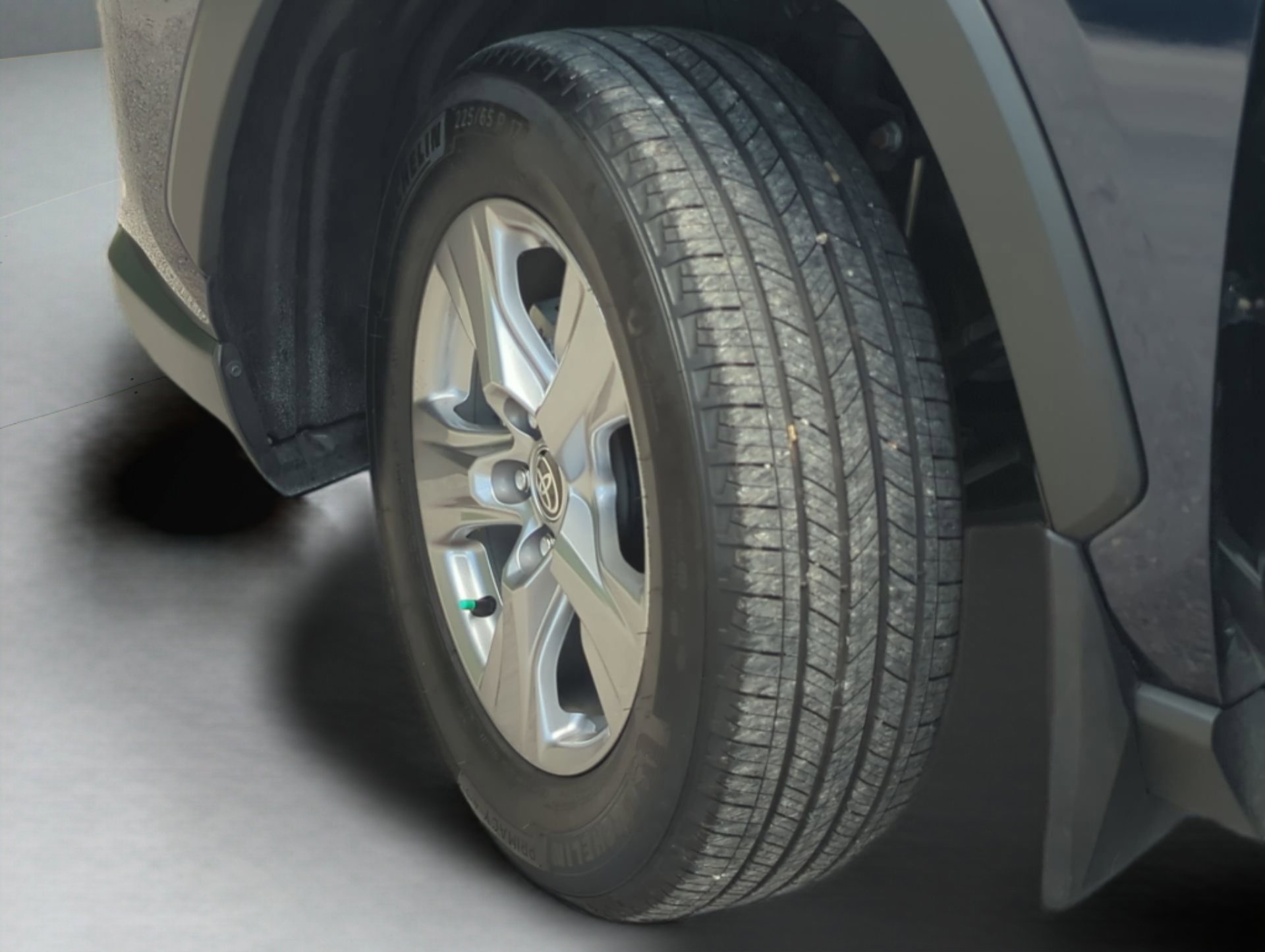 Used 2025 Toyota RAV4 XLE w/ Convenience Package FWD image 71