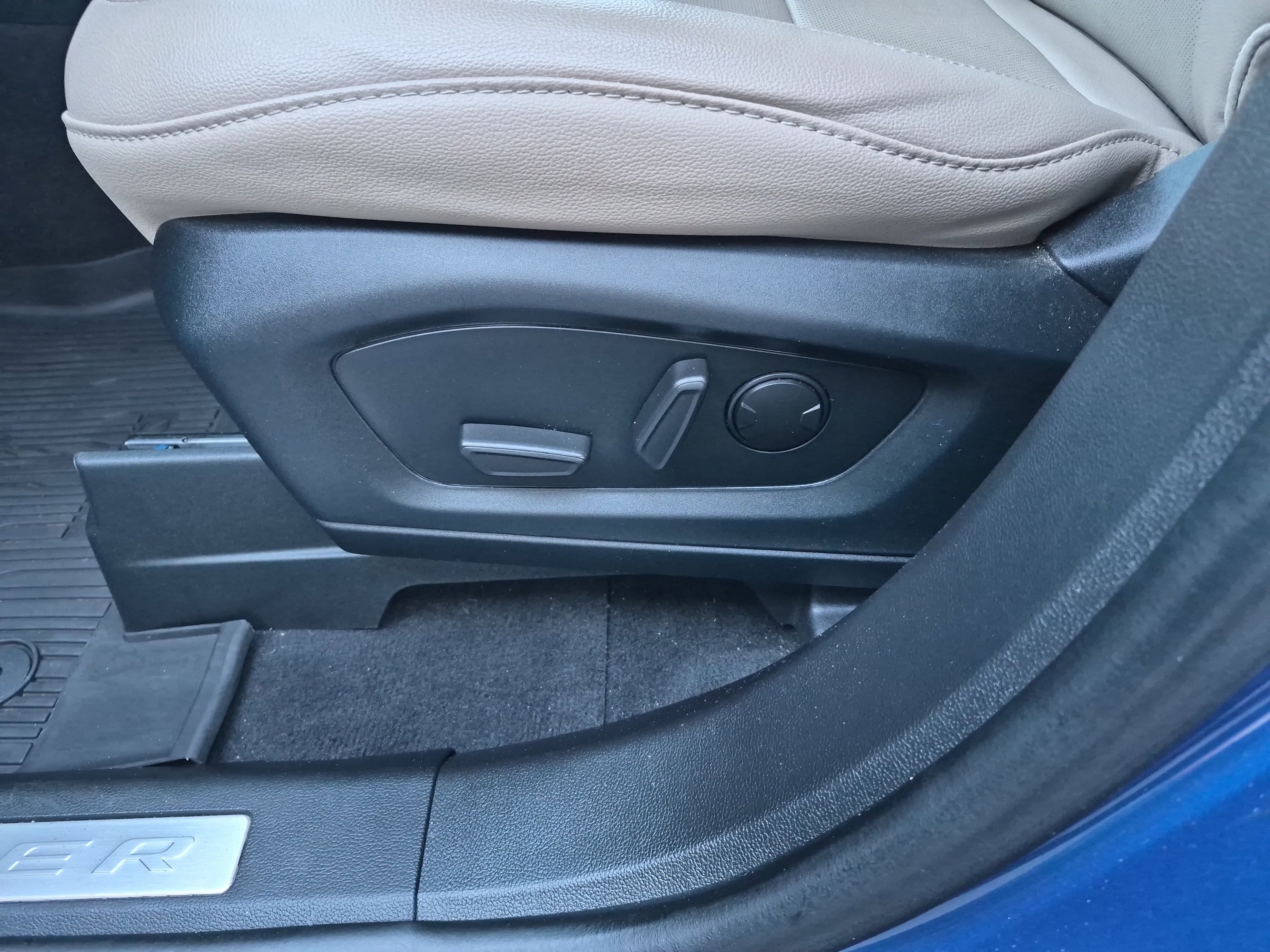 Certified 2023 Ford Explorer Limited w/ Hybrid Equipment Group 310A image 13