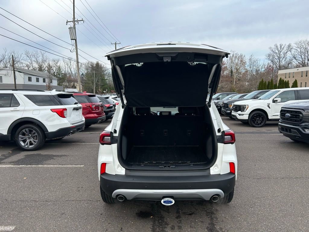 Certified 2023 Ford Escape Platinum w/ Premium Technology Package image 9