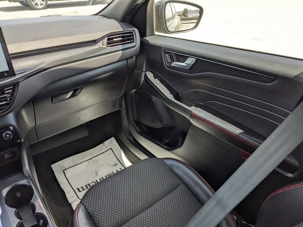 Certified 2025 Ford Escape ST-Line Elite AWD/4WD image 19