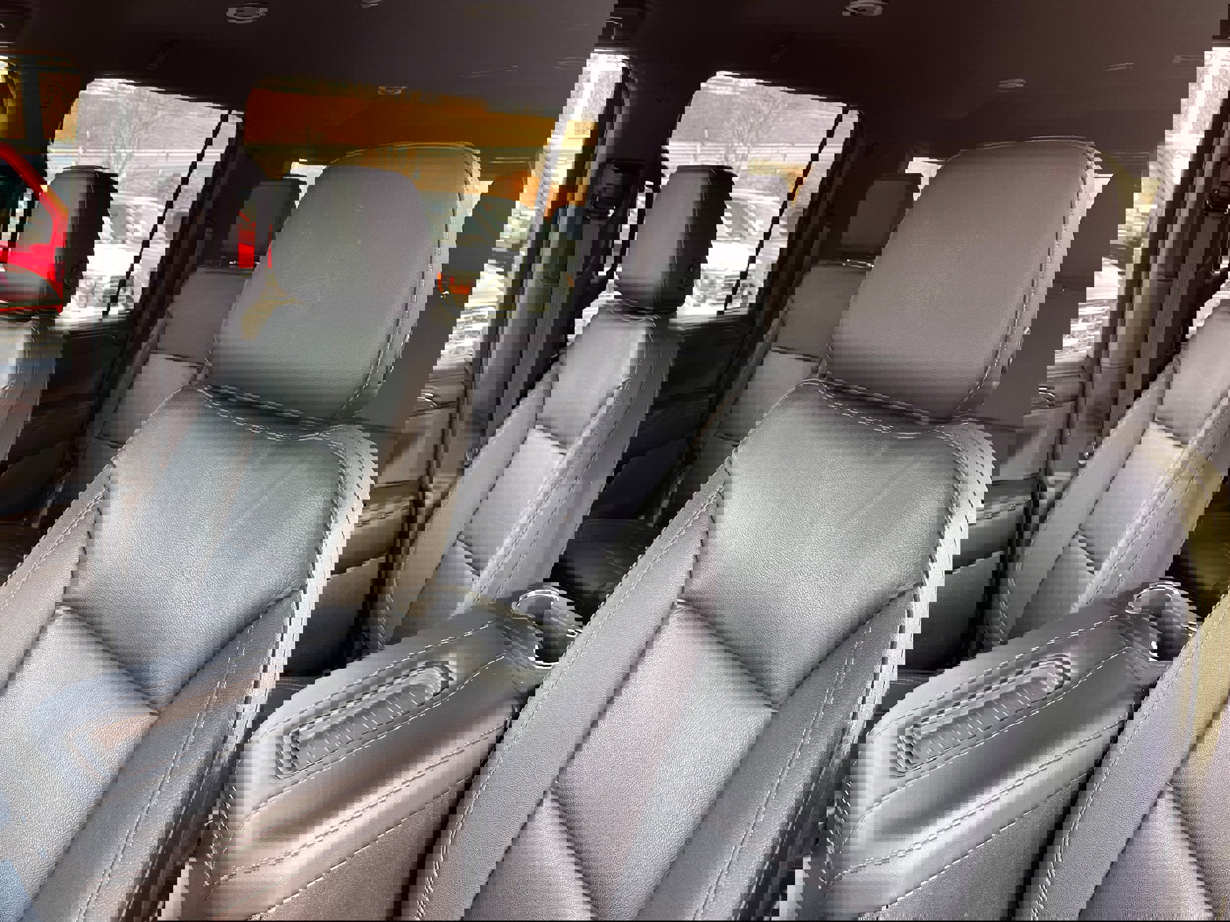 Used 2023 Chevrolet Suburban LT image 8