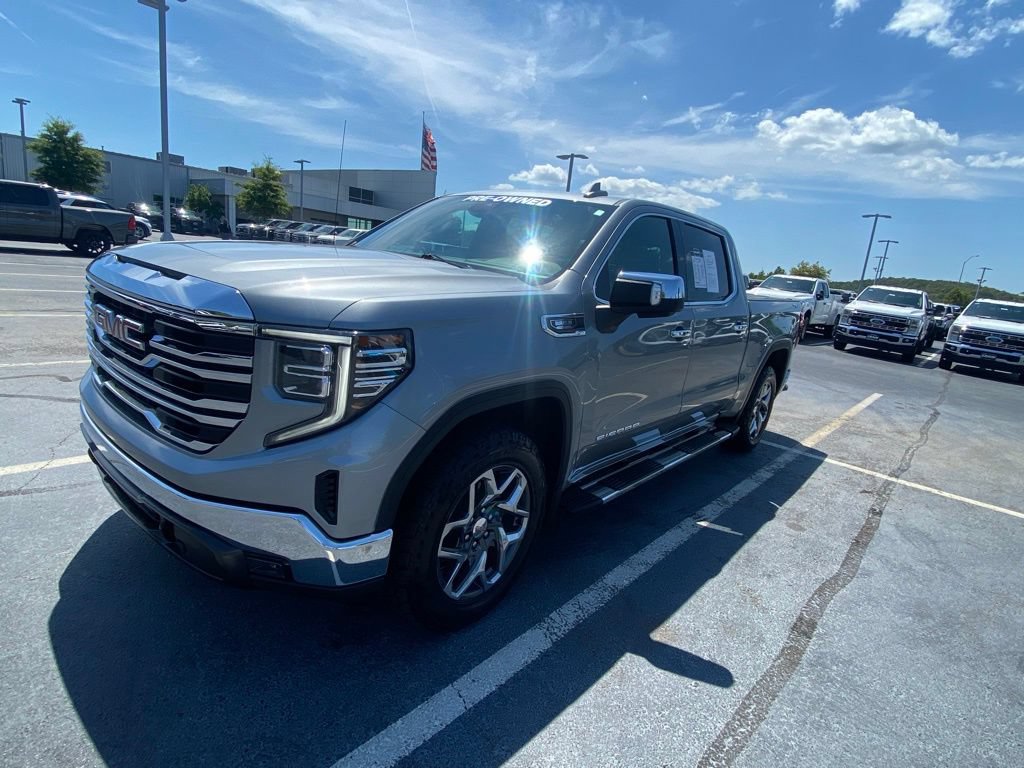 Used 2024 GMC Sierra 1500 SLT w/ SLT Premium Package AWD/4WD image 3