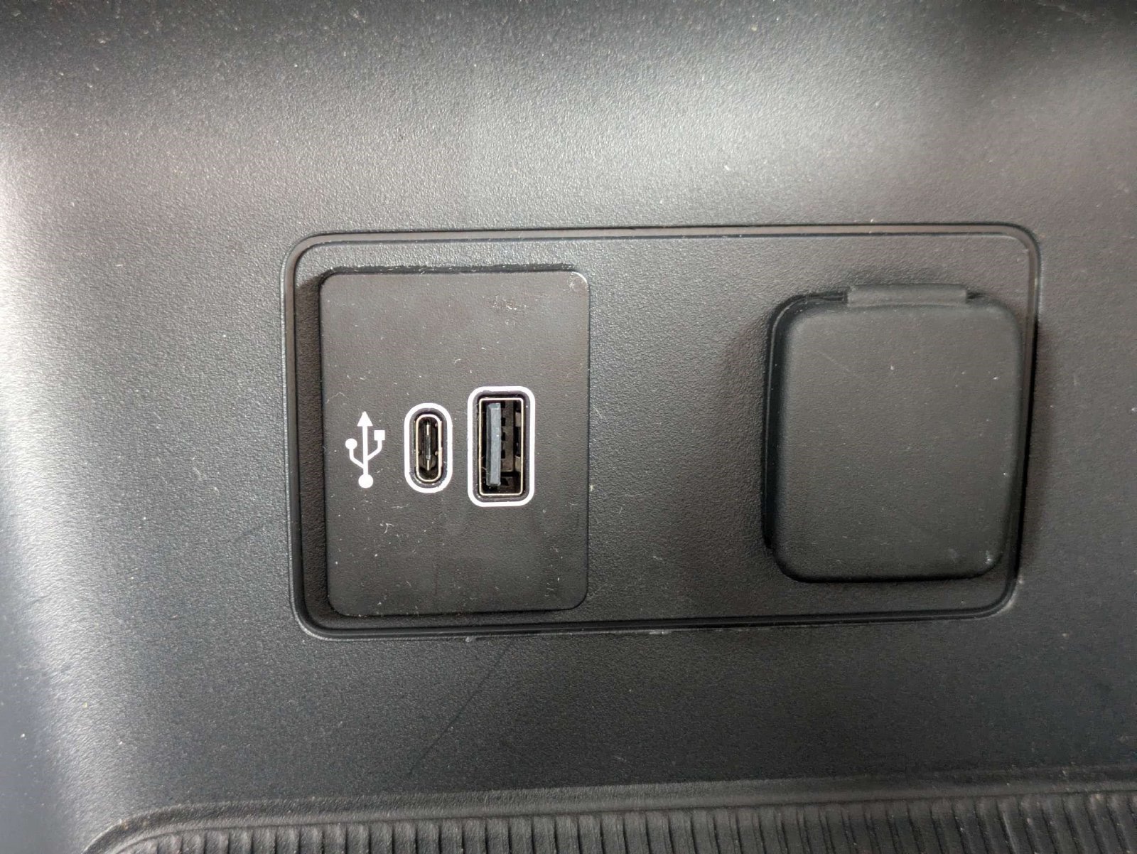 Certified 2026 Ford Explorer Active RWD image 24