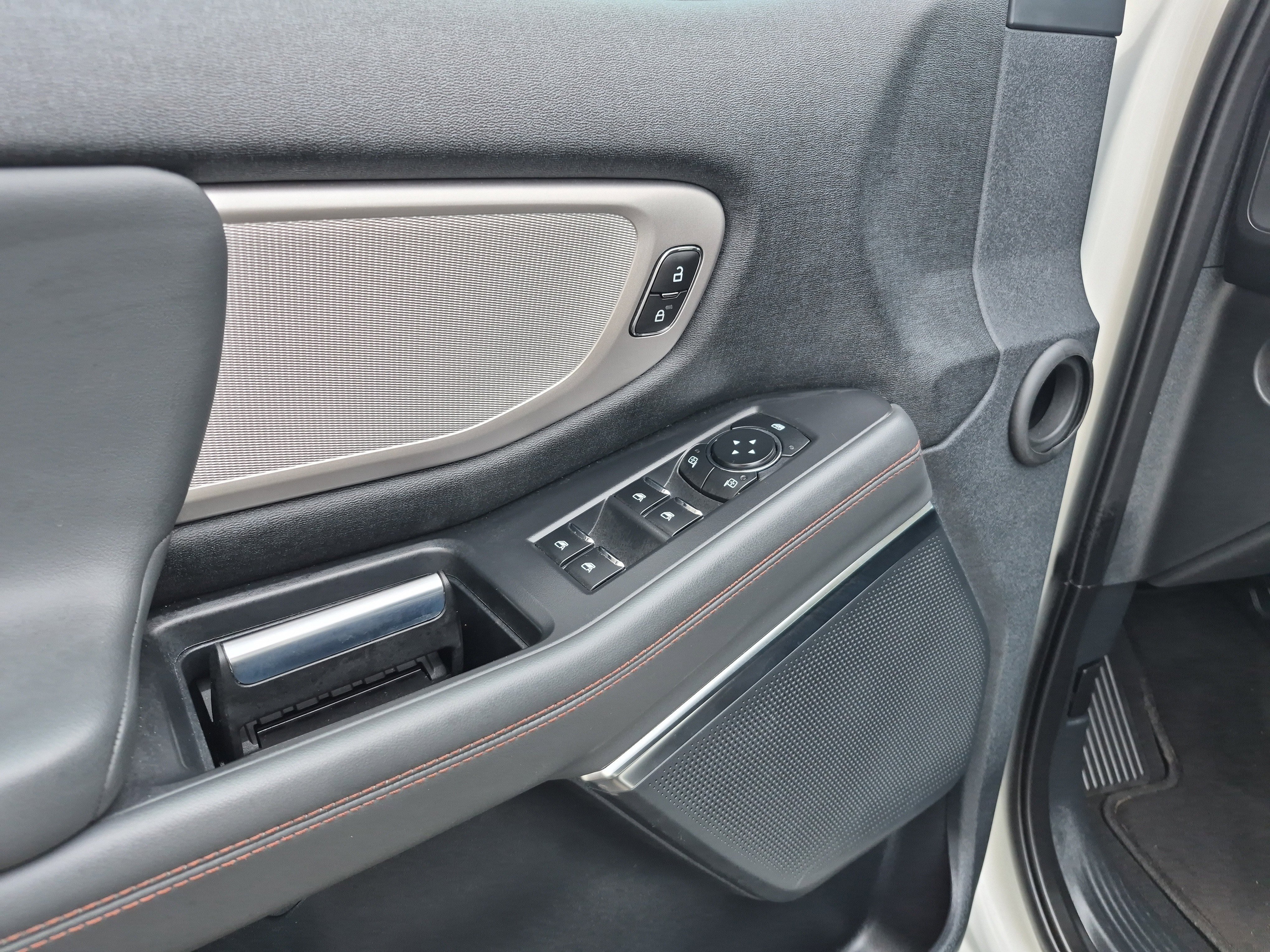 Certified 2025 Ford Expedition Active image 9