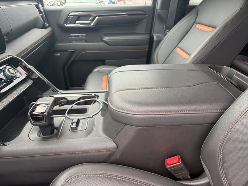 Used 2024 GMC Sierra 1500 AT4 w/ Technology Package AWD/4WD image 9