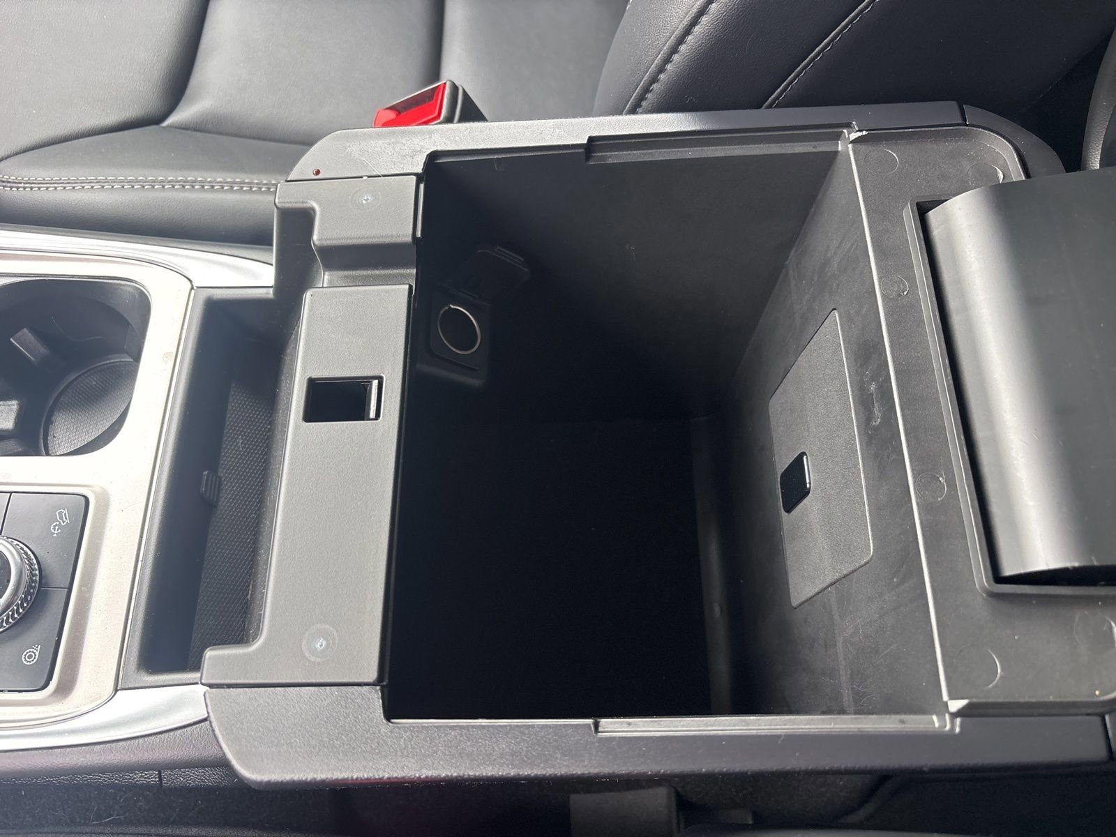 Certified 2021 Ford Explorer XLT w/ Equipment Group 202A image 31