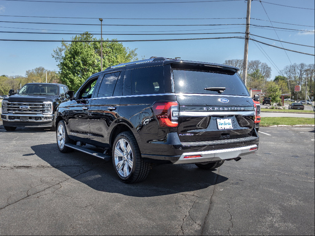 Certified 2024 Ford Expedition Platinum AWD/4WD image 5