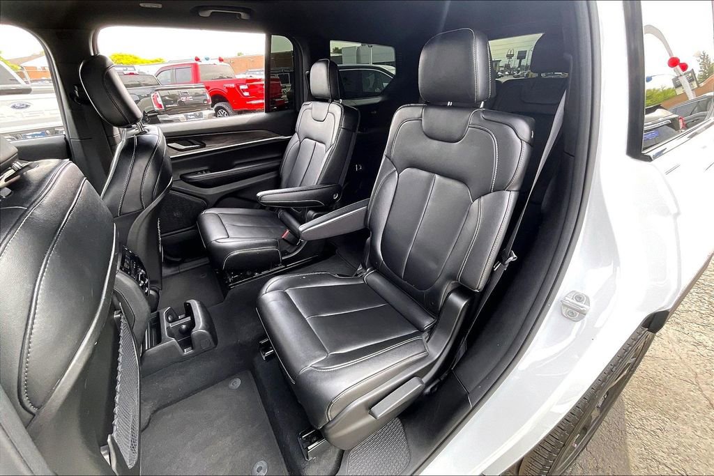 Used 2024 Jeep Grand Cherokee L Limited w/ Black Appearance Package AWD/4WD image 25