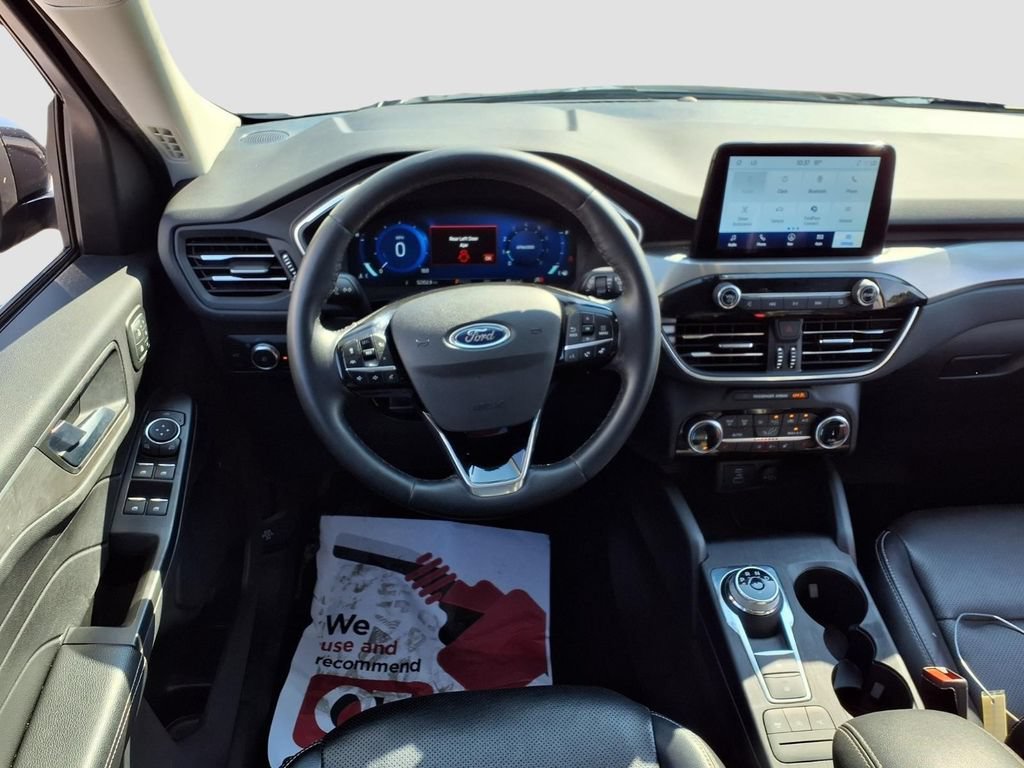 Certified 2022 Ford Escape Titanium AWD/4WD image 9