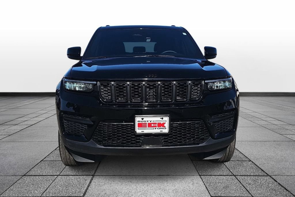 Used 2025 Jeep Grand Cherokee Altitude AWD/4WD image 2
