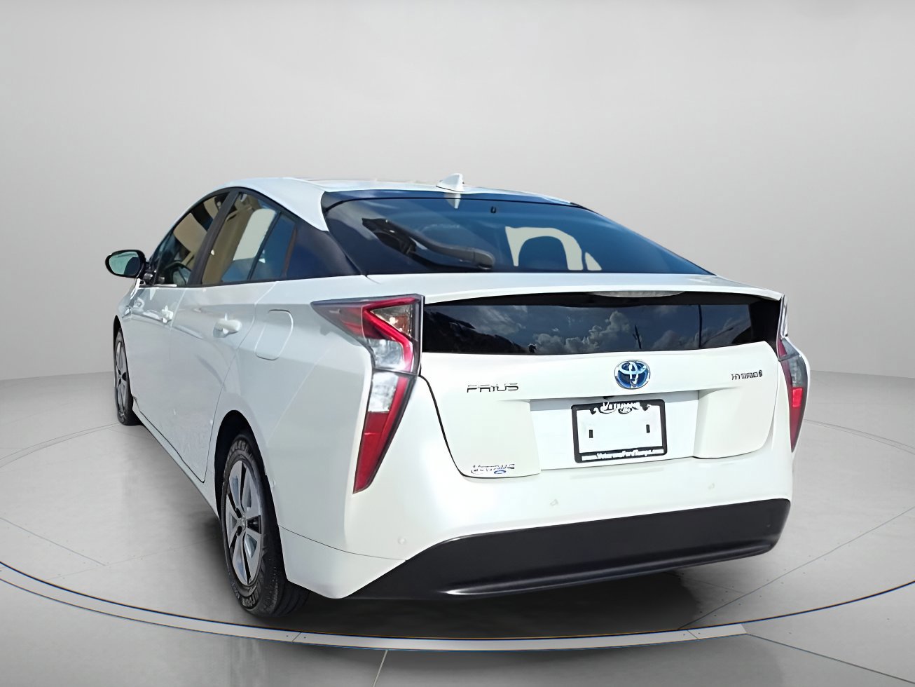 Used 2017 Toyota Prius Four image 16