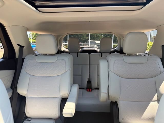 Certified 2025 Ford Explorer Platinum w/ Ultimate Package AWD/4WD image 25
