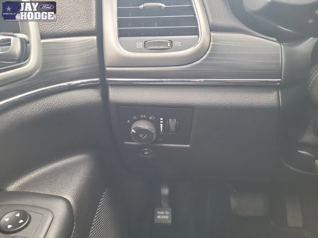 Used 2019 Jeep Grand Cherokee Limited image 20